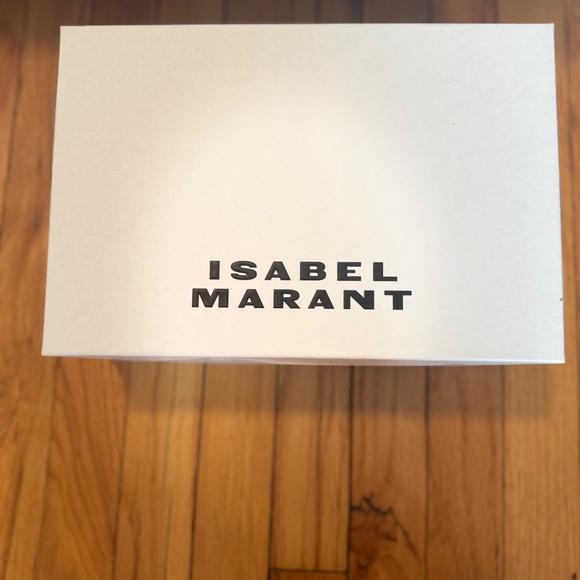 Sneakers - Picture 8 of 9